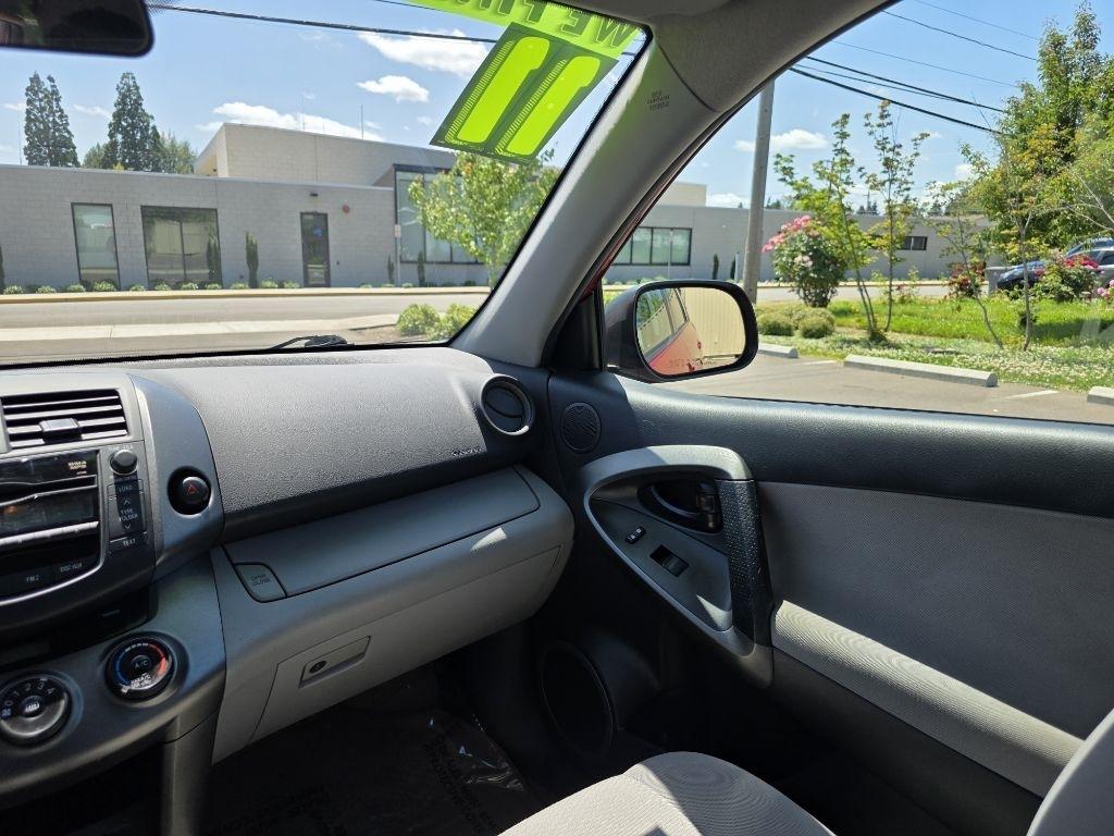 Toyota RAV4 4WD 4dr 4-cyl 4-Spd AT (Natl) 2011