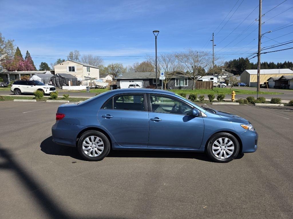 Toyota Corolla 4dr Sdn Auto LE Special Edition (Natl) 2013
