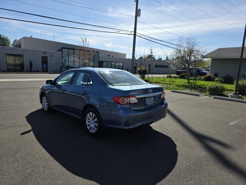 Toyota Corolla 4dr Sdn Auto LE Special Edition (Natl) 2013