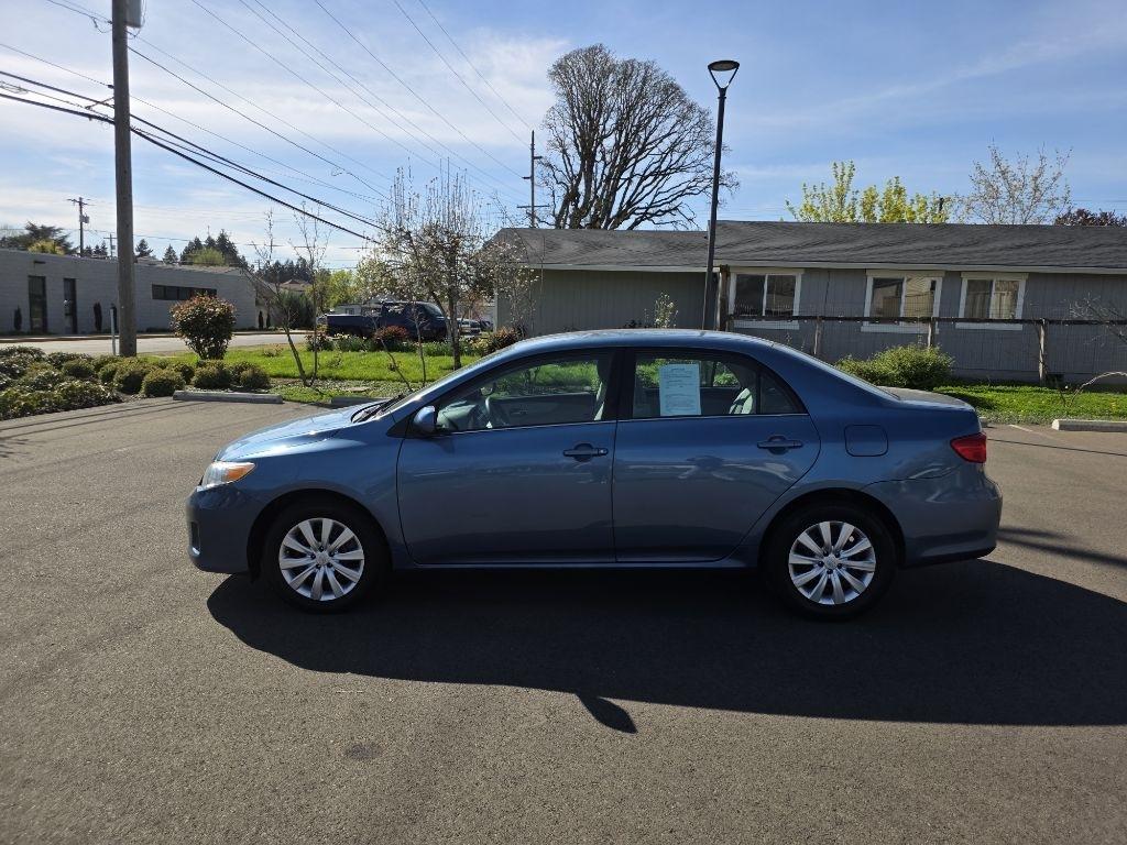 Toyota Corolla 4dr Sdn Auto LE Special Edition (Natl) 2013