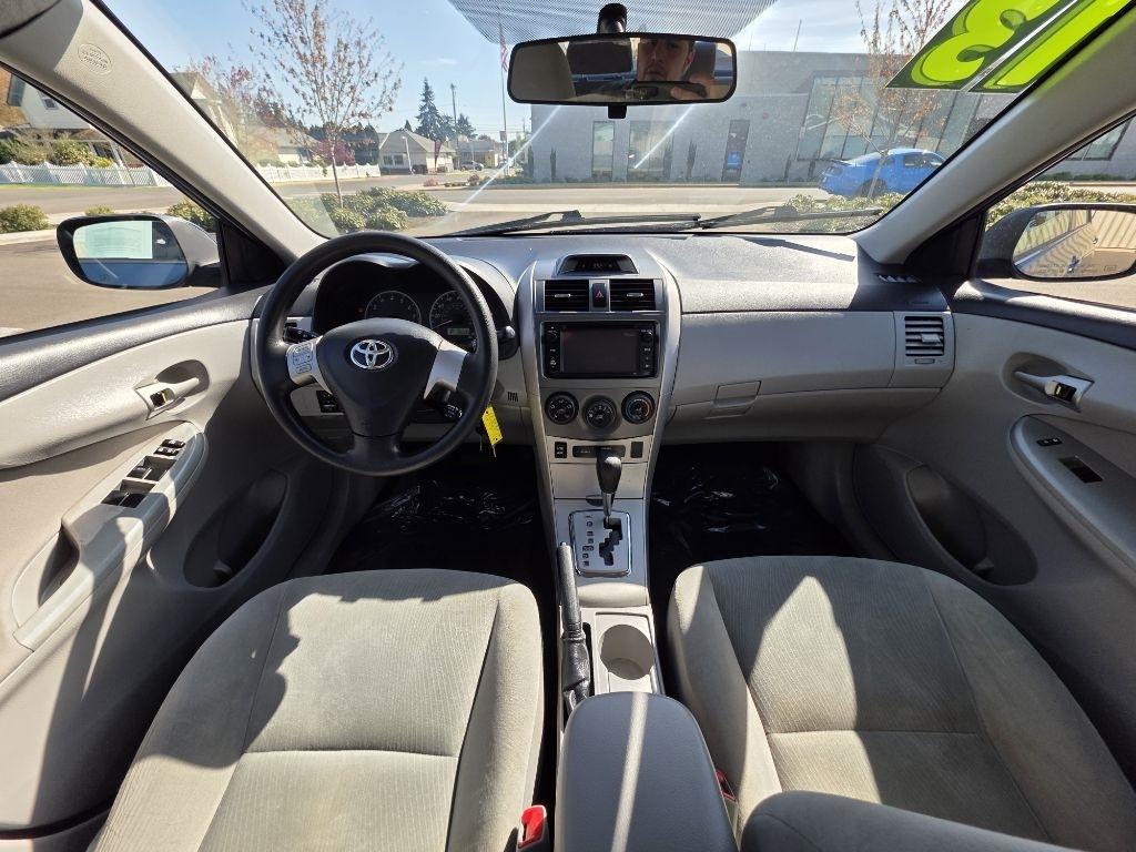 Toyota Corolla 4dr Sdn Auto LE Special Edition (Natl) 2013