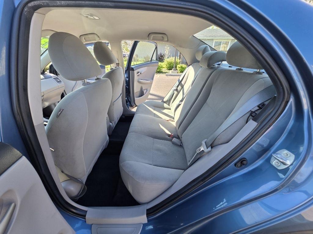 Toyota Corolla 4dr Sdn Auto LE Special Edition (Natl) 2013