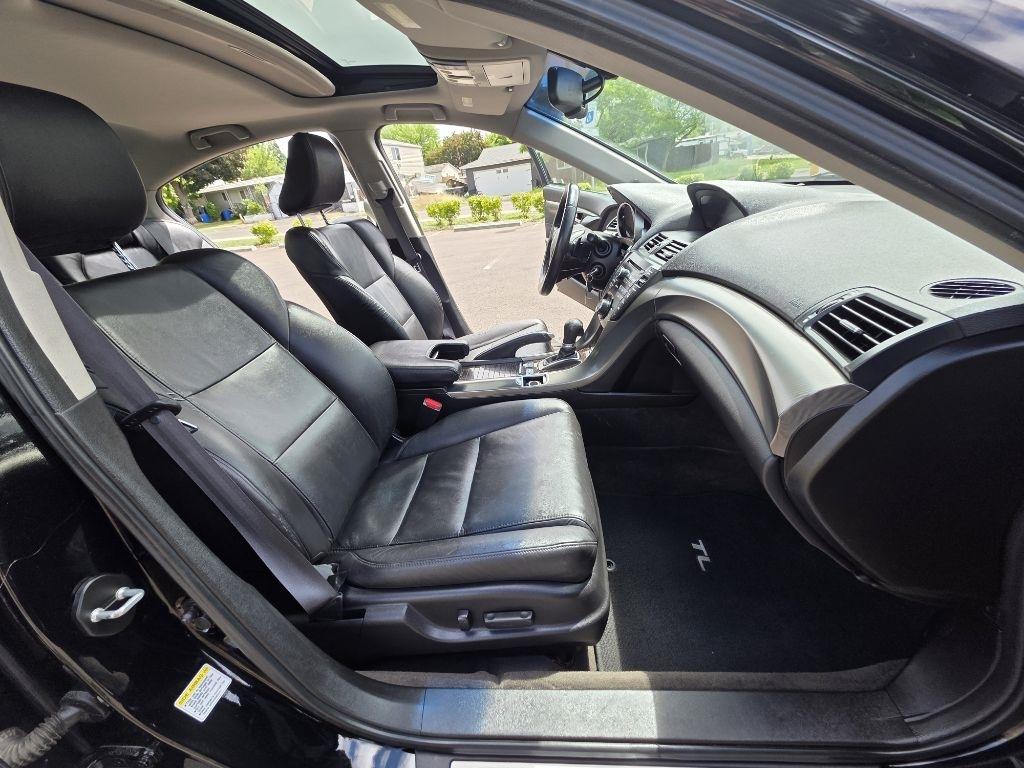 Acura TL 4dr Sdn Auto 2WD 2012