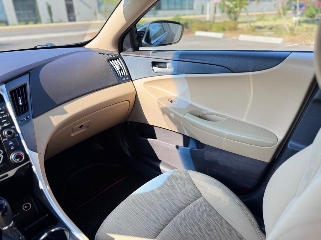 Hyundai Sonata 4dr Sdn 2.4L Auto GLS 2012
