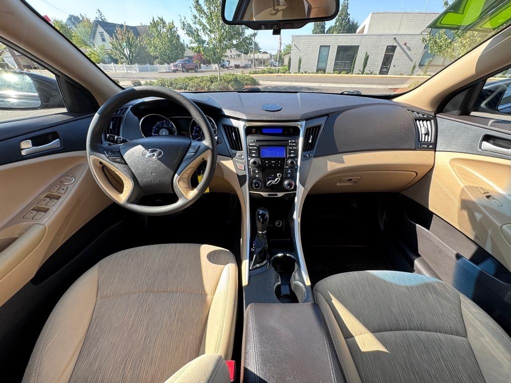Hyundai Sonata 4dr Sdn 2.4L Auto GLS 2012