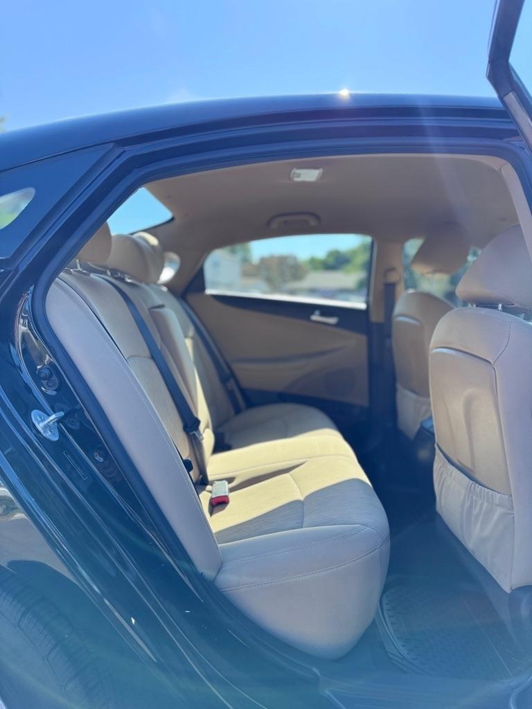 Hyundai Sonata 4dr Sdn 2.4L Auto GLS 2012
