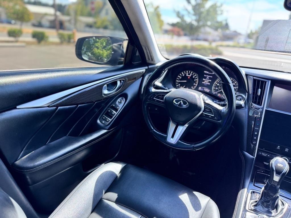 Infiniti Q50 3.0t LUXE AWD 2018