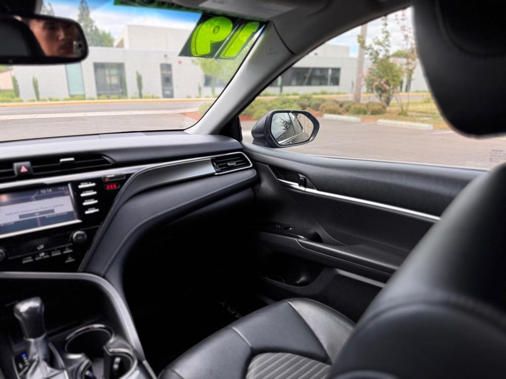 Toyota Camry XLE Auto (Natl) 2019