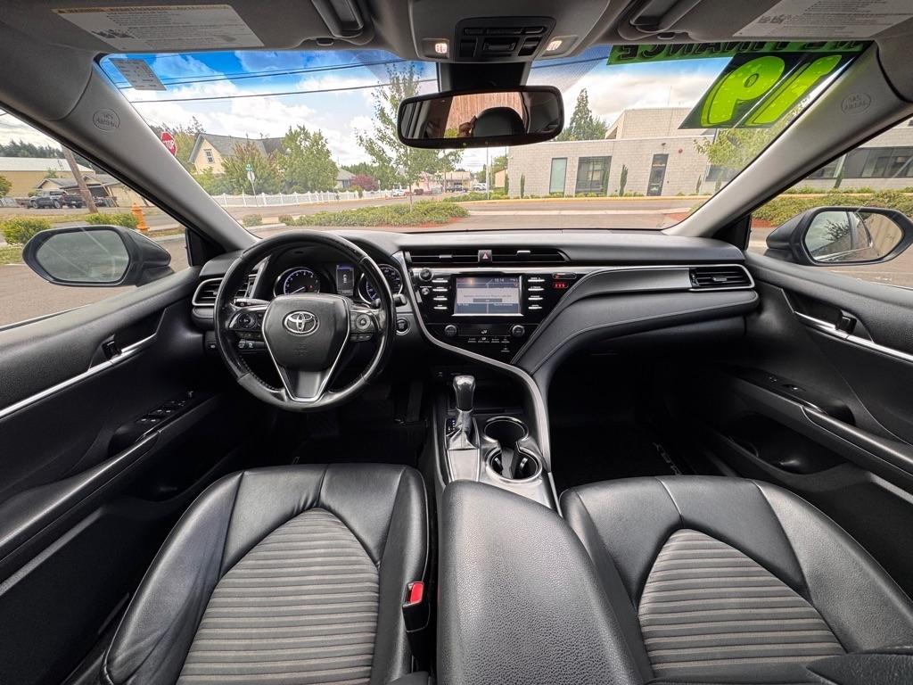 Toyota Camry XLE Auto (Natl) 2019