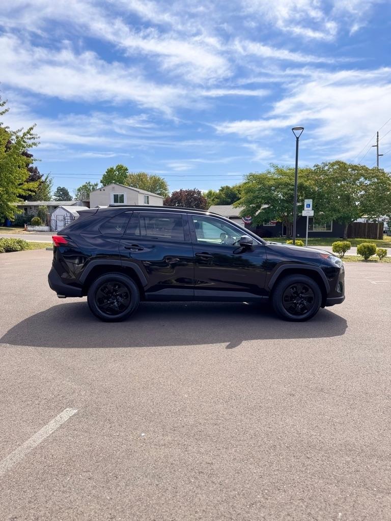 Toyota RAV4 LE AWD (Natl) 2020