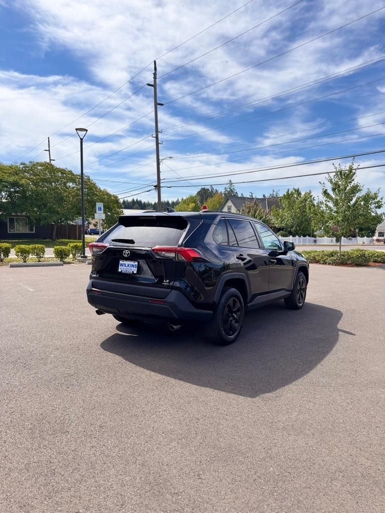 Toyota RAV4 LE AWD (Natl) 2020
