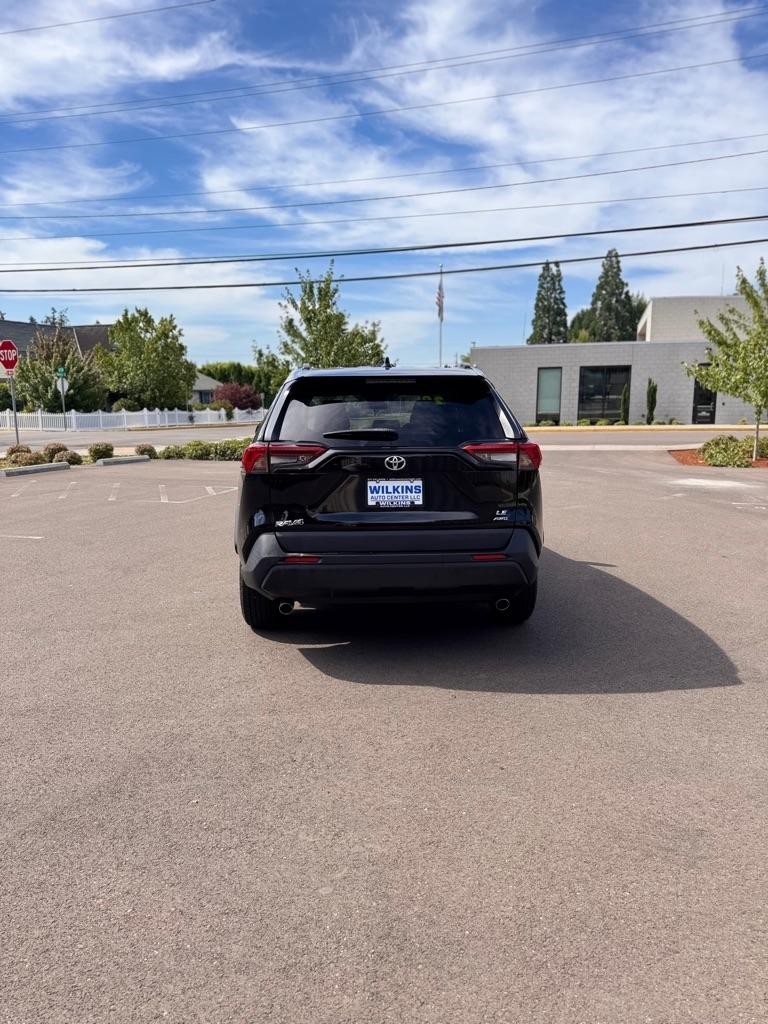 Toyota RAV4 LE AWD (Natl) 2020