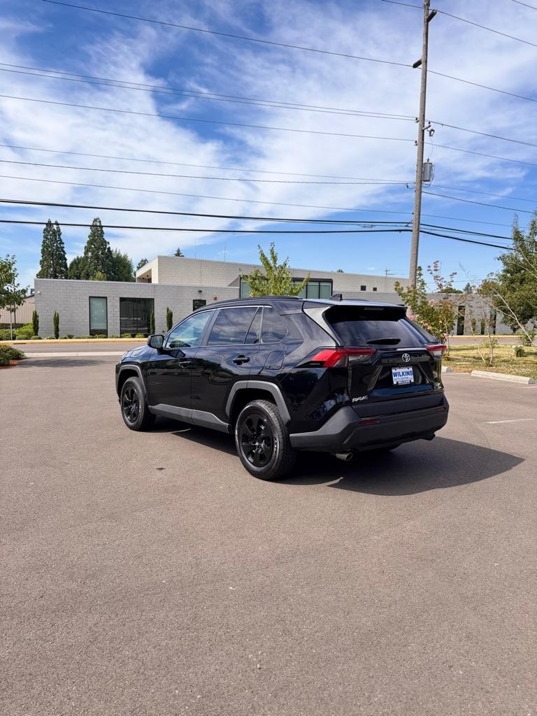 Toyota RAV4 LE AWD (Natl) 2020