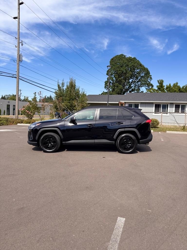Toyota RAV4 LE AWD (Natl) 2020