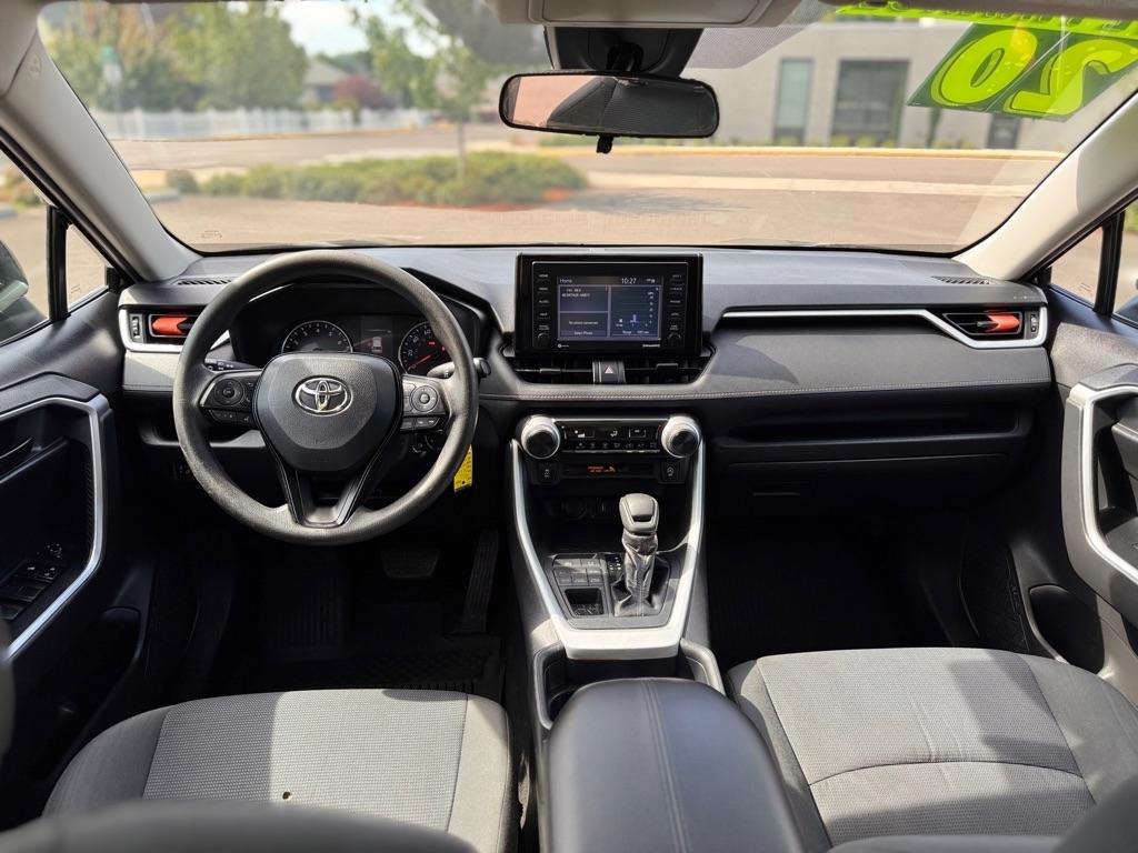 Toyota RAV4 LE AWD (Natl) 2020