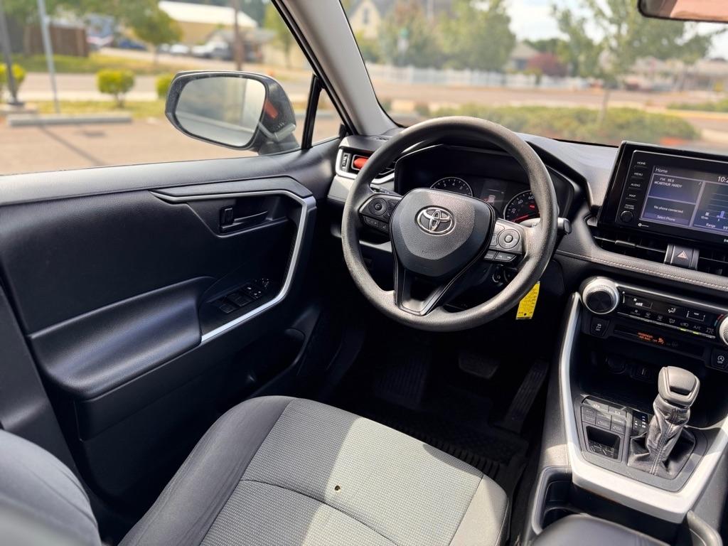 Toyota RAV4 LE AWD (Natl) 2020