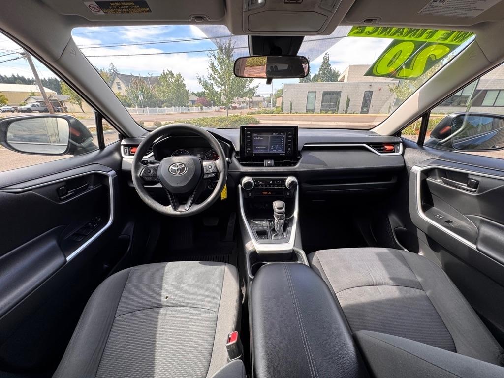 Toyota RAV4 LE AWD (Natl) 2020