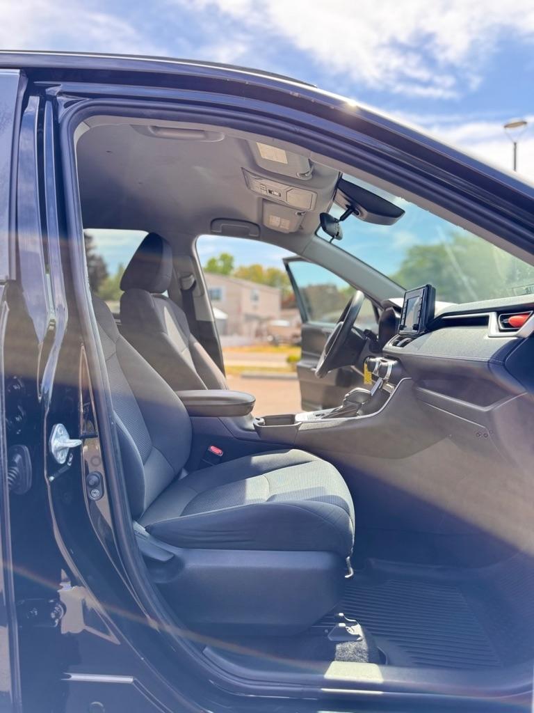 Toyota RAV4 LE AWD (Natl) 2020