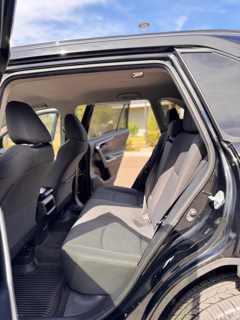 Toyota RAV4 LE AWD (Natl) 2020