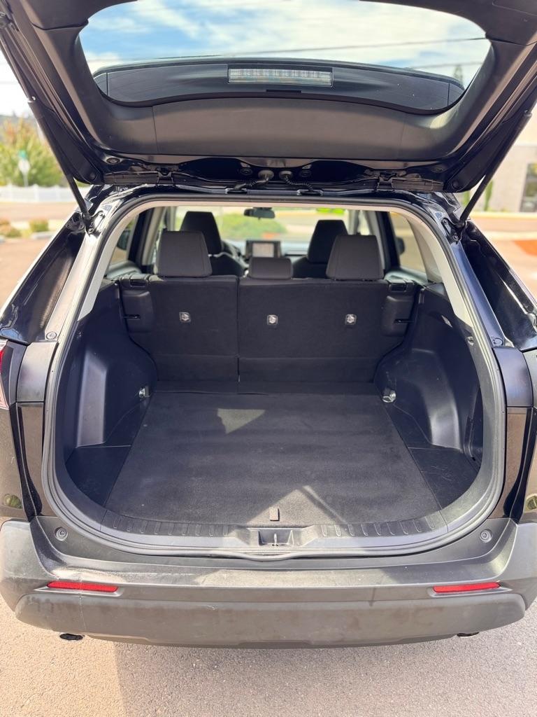 Toyota RAV4 LE AWD (Natl) 2020