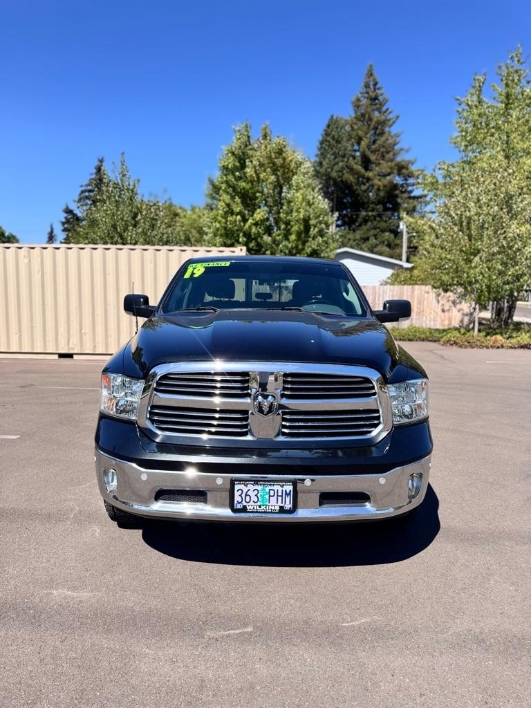 RAM 1500 Classic Lone Star 4x2 Crew Cab 5'7" Box 2019