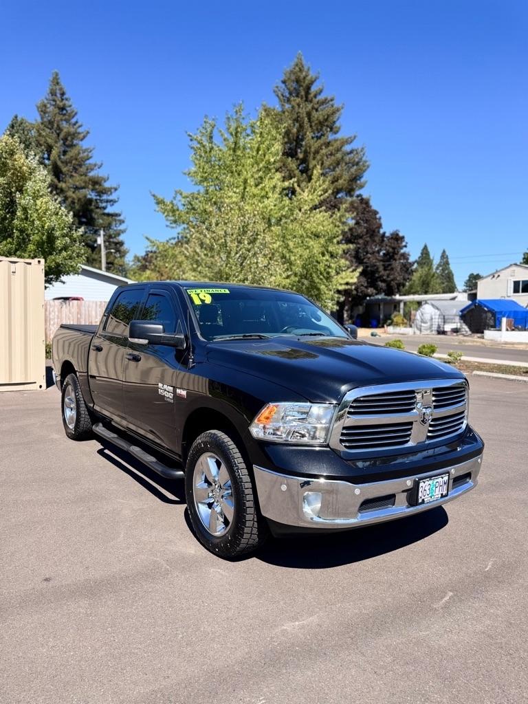 RAM 1500 Classic Lone Star 4x2 Crew Cab 5'7" Box 2019