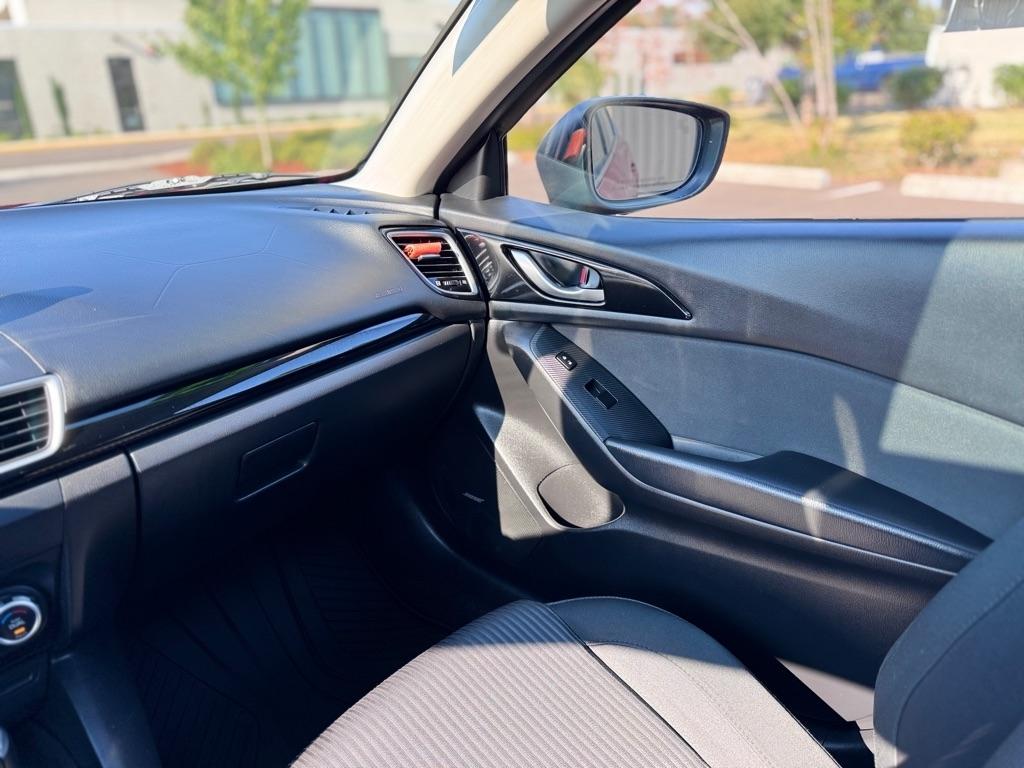 Mazda MAZDA3 4dr Sdn Auto i Touring 2016