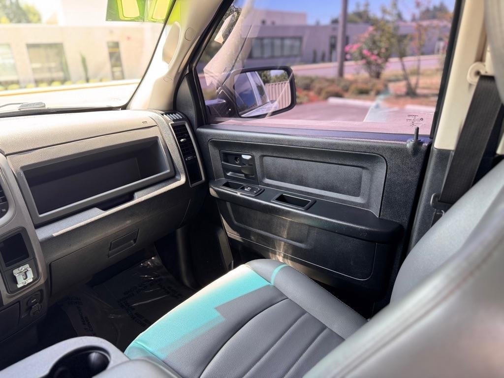 RAM 1500 Tradesman 4x4 Quad Cab 6'4" Box 2017