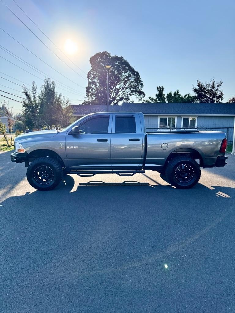 Dodge Ram 1500 4WD Quad Cab 140.5" ST 2009