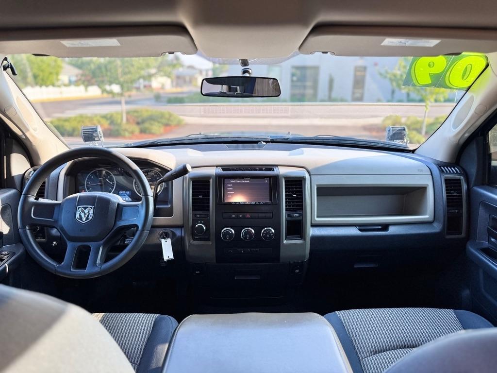 Dodge Ram 1500 4WD Quad Cab 140.5" ST 2009