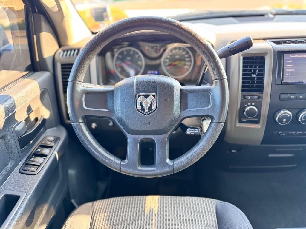 Dodge Ram 1500 4WD Quad Cab 140.5" ST 2009