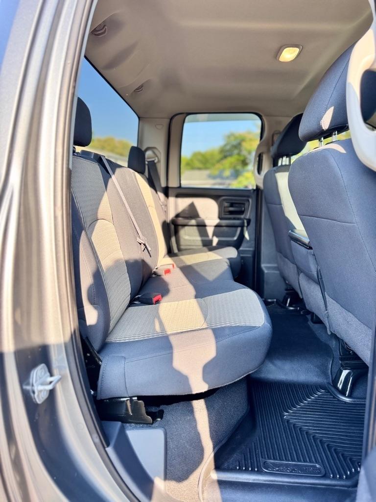 Dodge Ram 1500 4WD Quad Cab 140.5" ST 2009