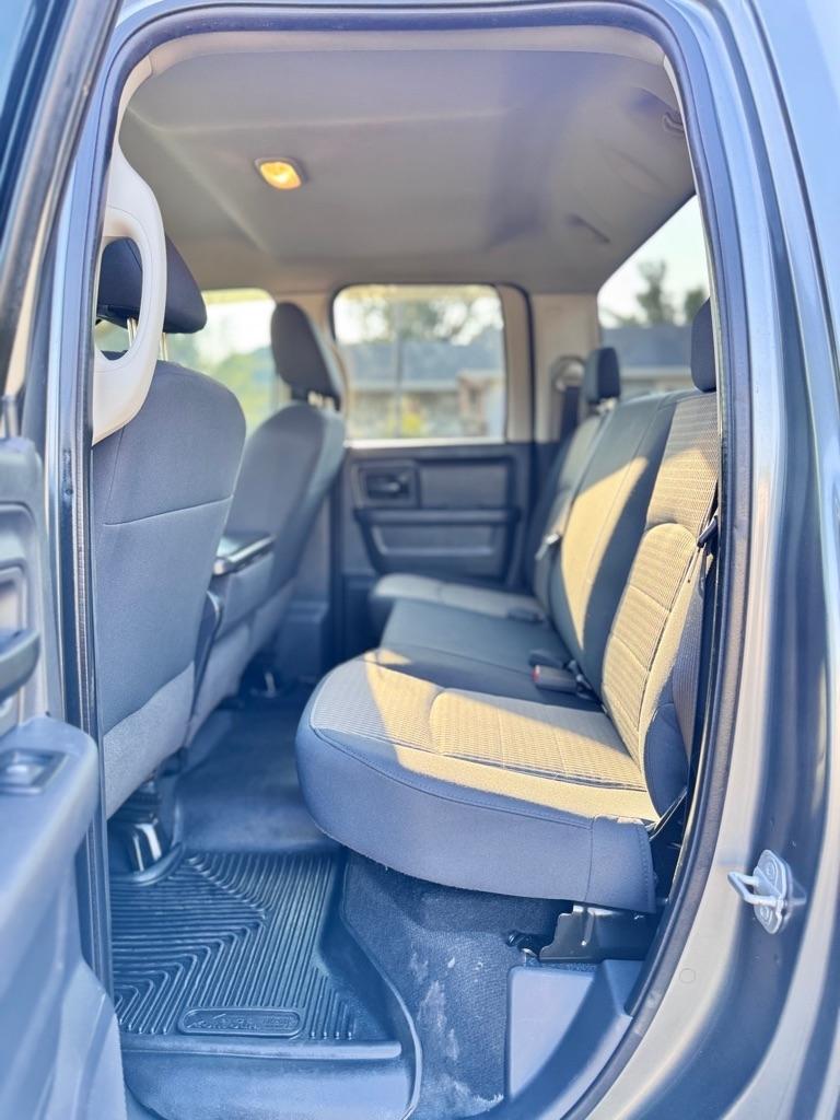 Dodge Ram 1500 4WD Quad Cab 140.5" ST 2009