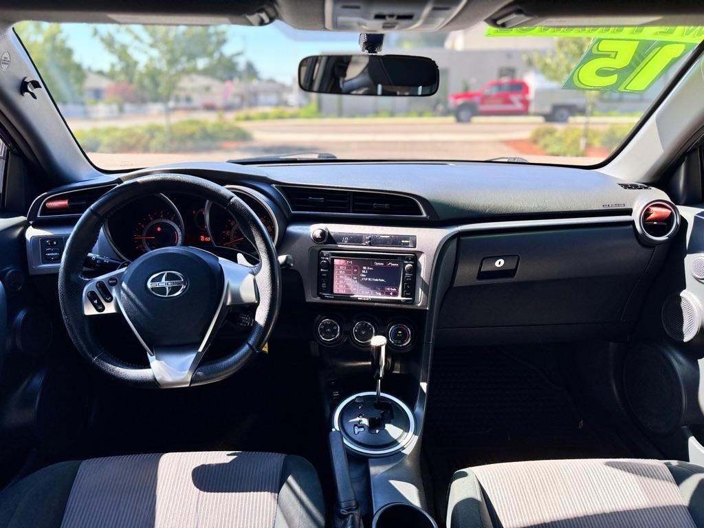 Scion tC 2dr HB Man (Natl) 2015