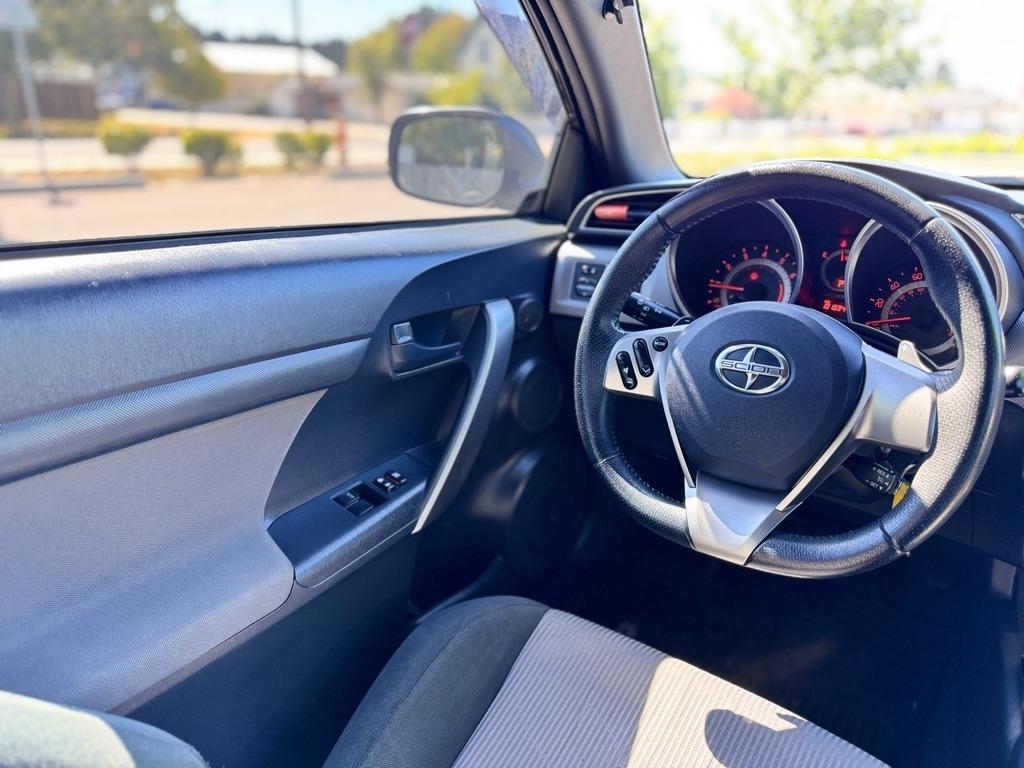 Scion tC 2dr HB Man (Natl) 2015