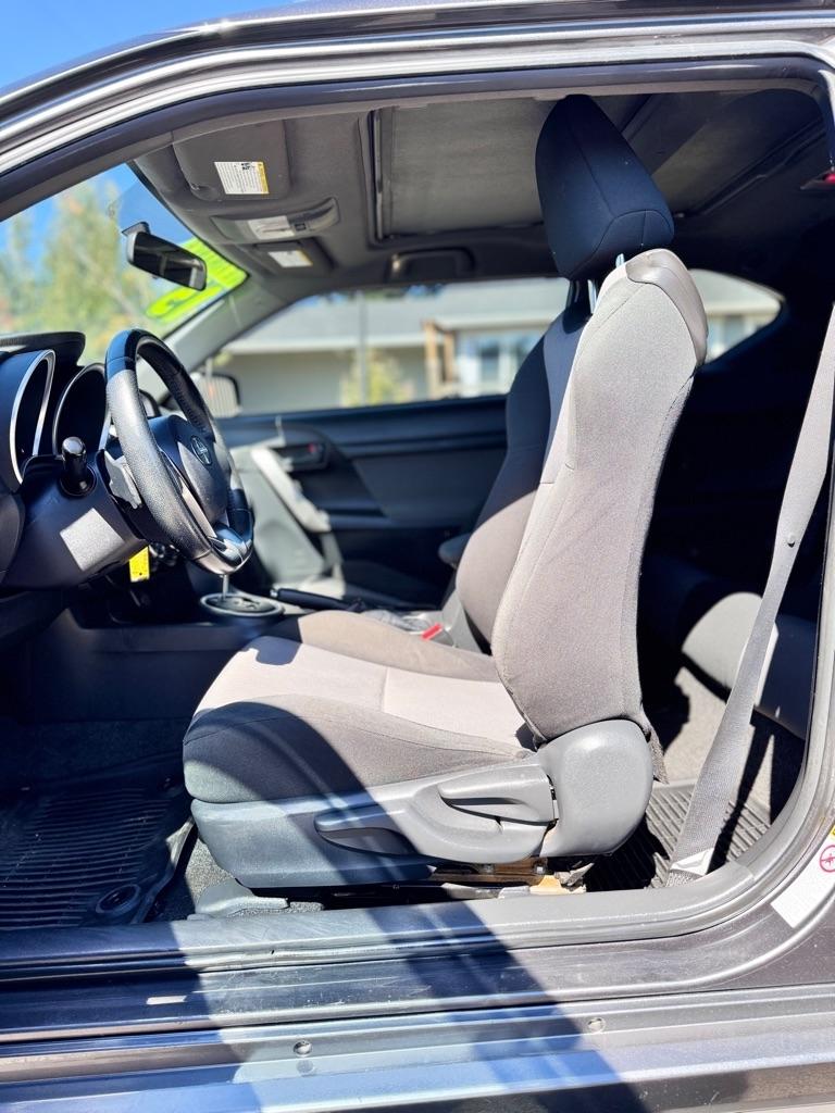 Scion tC 2dr HB Man (Natl) 2015
