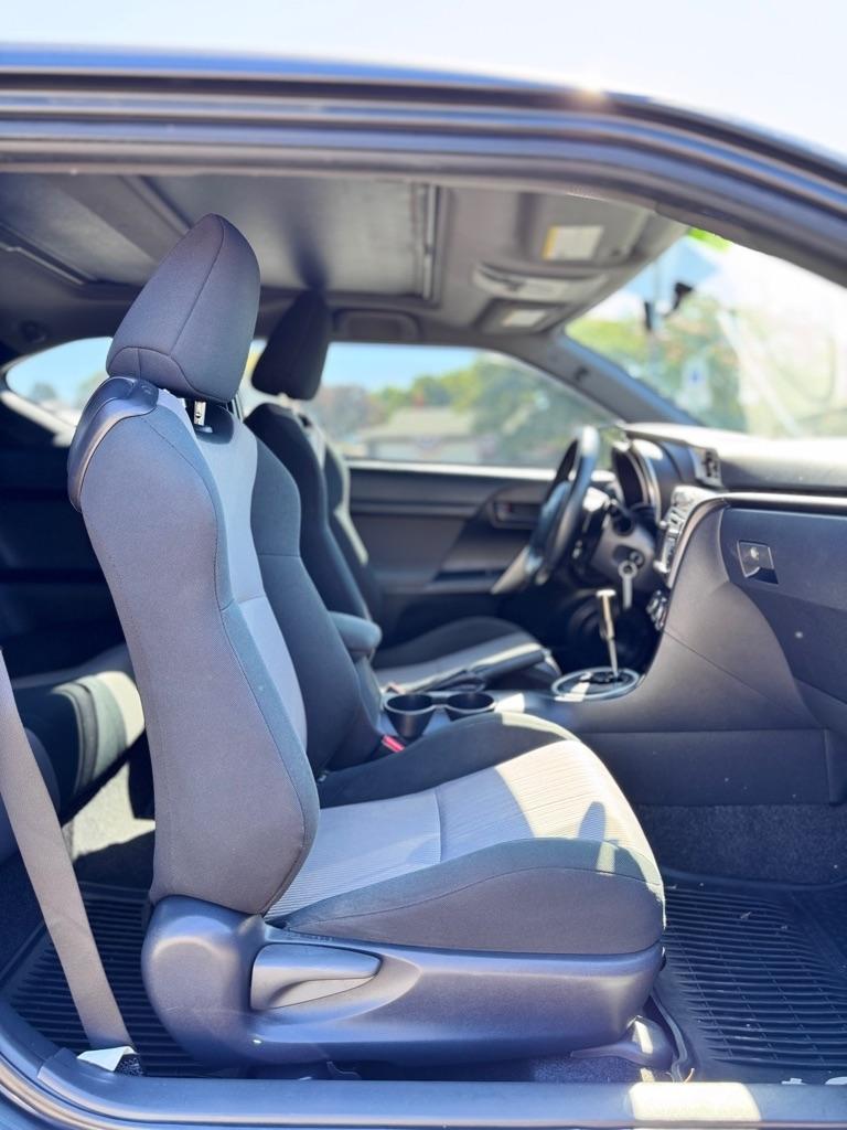Scion tC 2dr HB Man (Natl) 2015