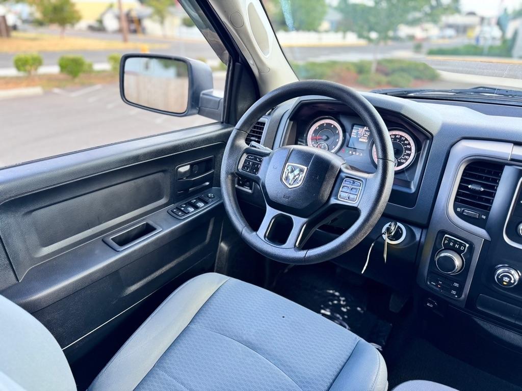 RAM 1500 Express 4x4 Quad Cab 6'4" Box 2017