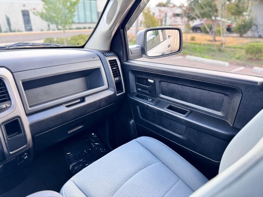 RAM 1500 Express 4x4 Quad Cab 6'4" Box 2017