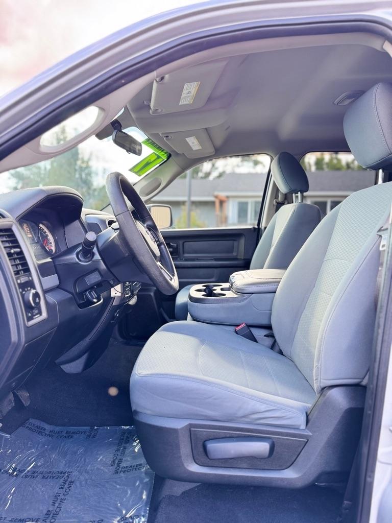 RAM 1500 Express 4x4 Quad Cab 6'4" Box 2017