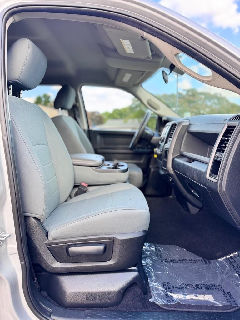 RAM 1500 Express 4x4 Quad Cab 6'4" Box 2017