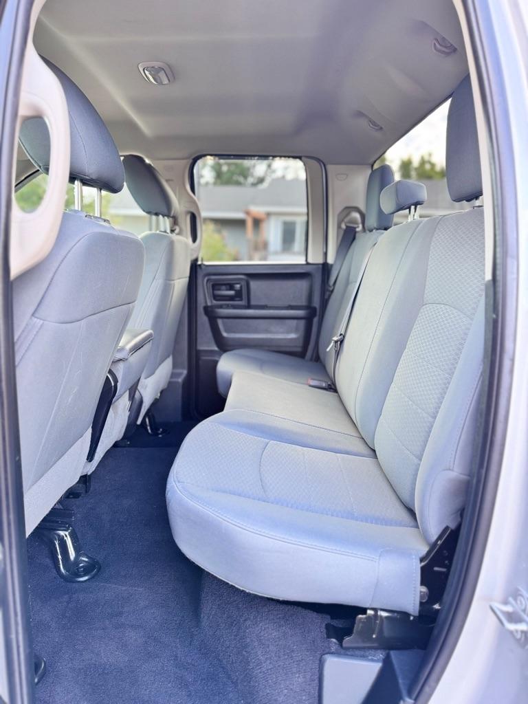RAM 1500 Express 4x4 Quad Cab 6'4" Box 2017