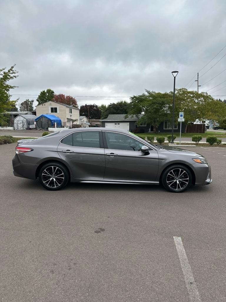 Toyota Camry XLE Auto (Natl) 2018