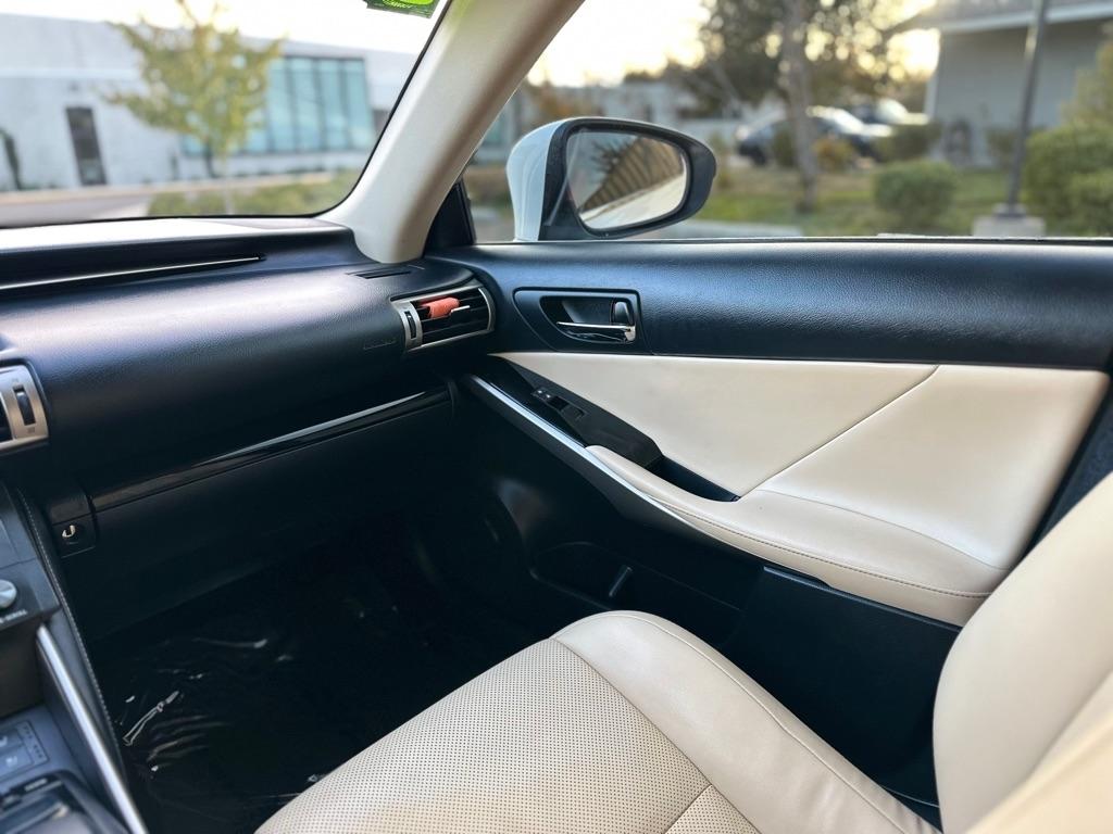Lexus IS 250 4dr Sport Sdn AWD 2015