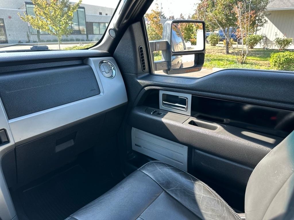 Ford F-150 4WD SuperCrew 145" Platinum 2011