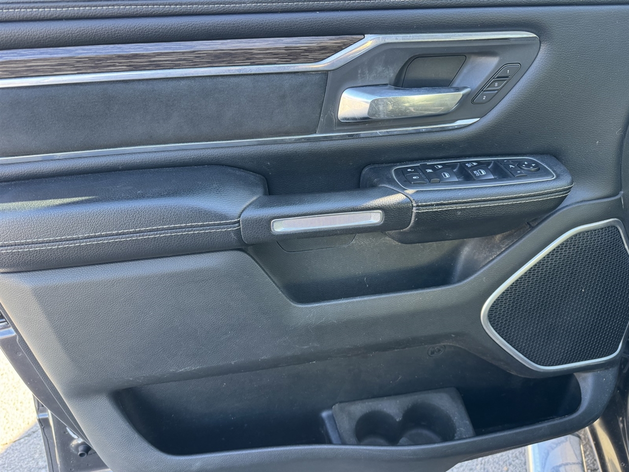 RAM 1500 Laramie Crew Cab SWB 4WD 2019