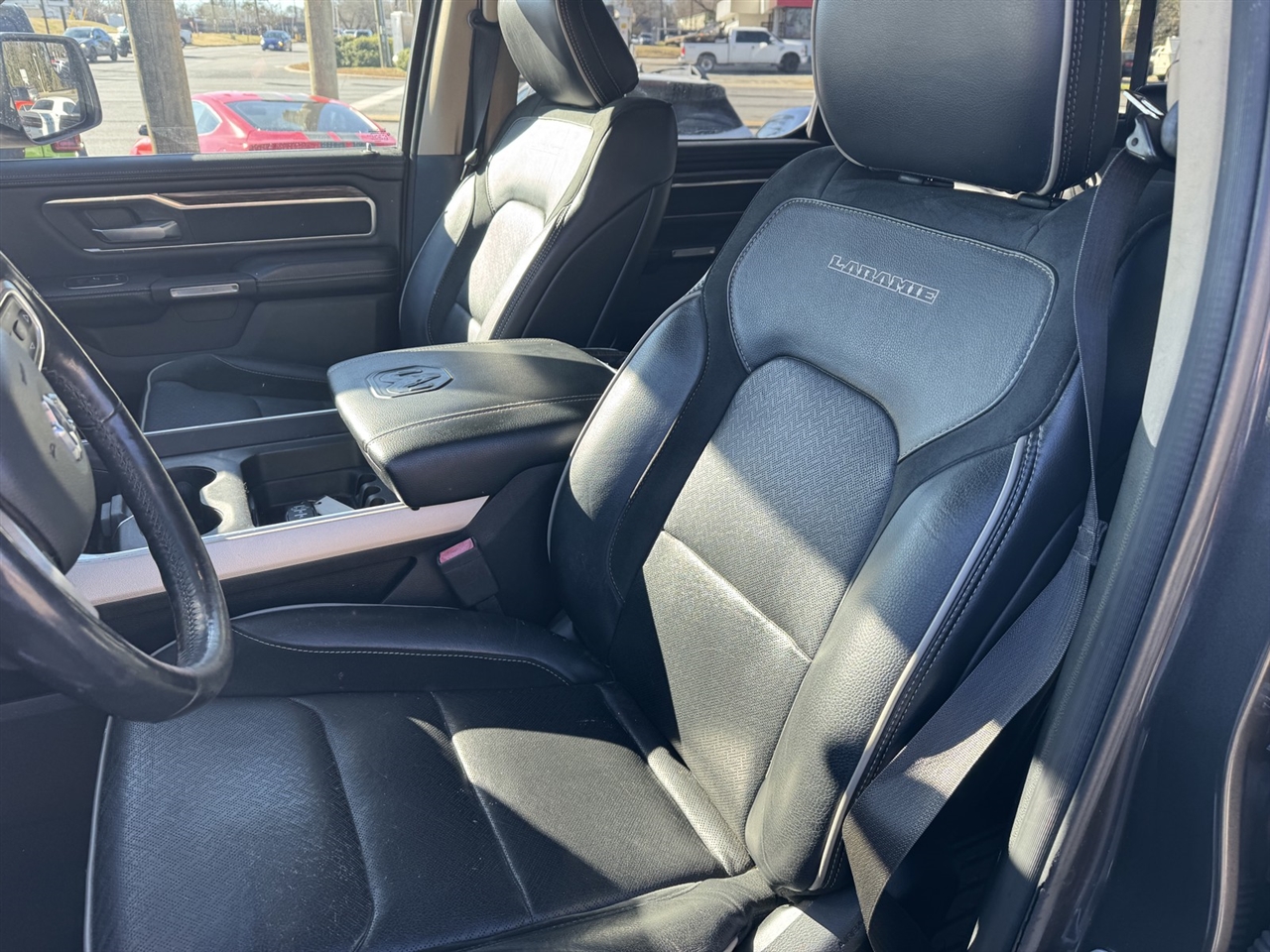 RAM 1500 Laramie Crew Cab SWB 4WD 2019