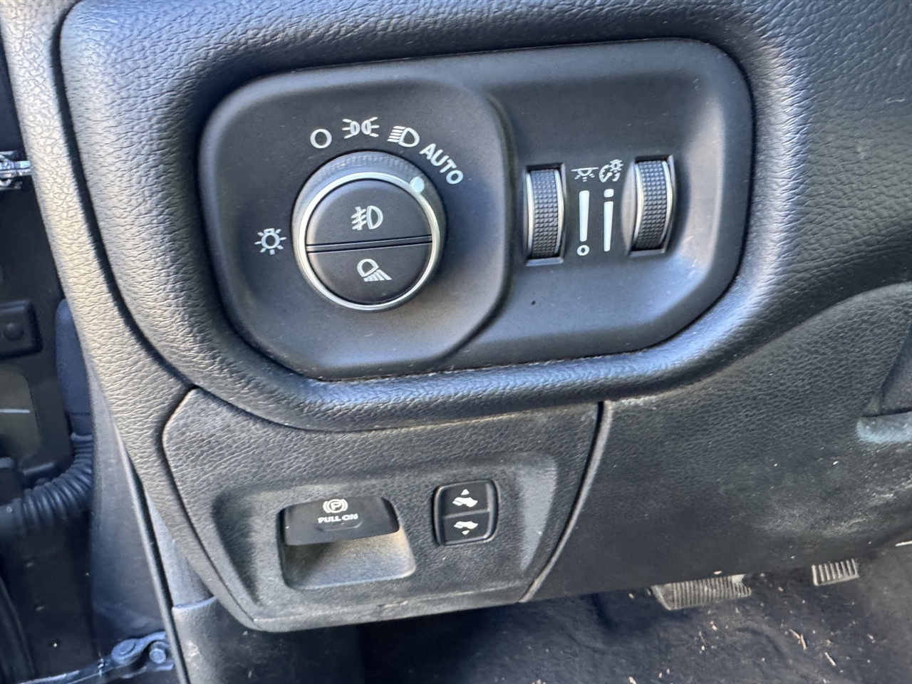 RAM 1500 Laramie Crew Cab SWB 4WD 2019