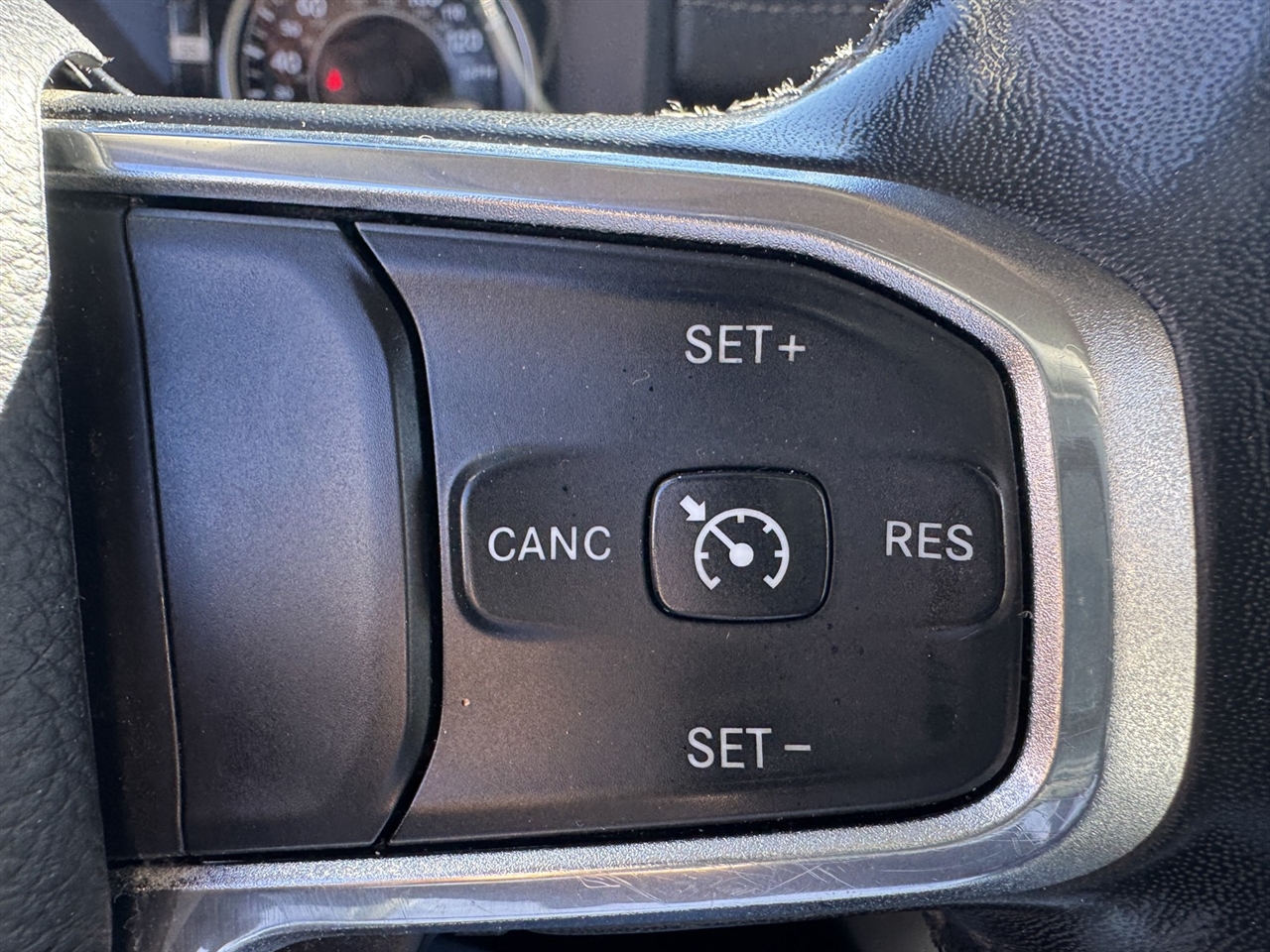 RAM 1500 Laramie Crew Cab SWB 4WD 2019