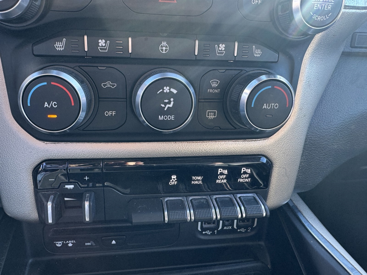 RAM 1500 Laramie Crew Cab SWB 4WD 2019